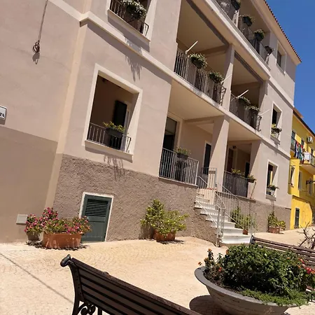 Maison Madeleine بيت ضيافة 4*
